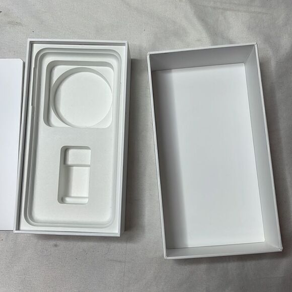 iPhone 7 Red 128 GB Box Only. - Picture 7 of 9